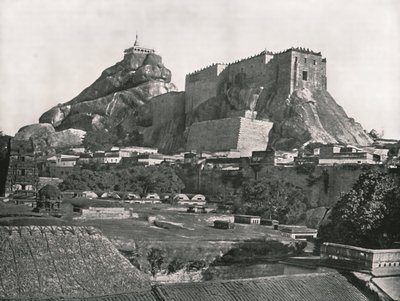 从北方看到的岩石，印度提里奇诺波里，1895年。 作者 不明