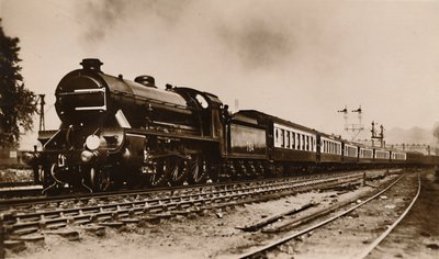 SR Dover快艇火车，由高文爵士（Sir Gawain）驾驶亚瑟王型机车（c1930）牵引。 作者 不明