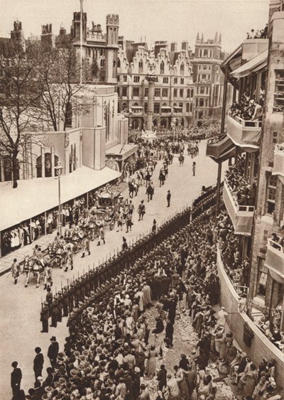 1937年乔治六世国王加冕后，国家教练离开威斯敏斯特大教堂 作者 不明