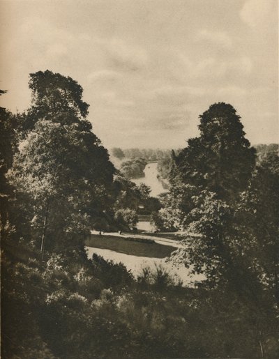 里士满泰晤士河，英格兰最著名的景观之一，建于1935年。 作者 不明