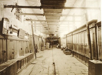 俄罗斯莫斯科红场的上层交易行，1886年 作者 不明