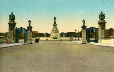 维多利亚纪念馆，白金汉宫，伦敦，约1910年。 作者 不明