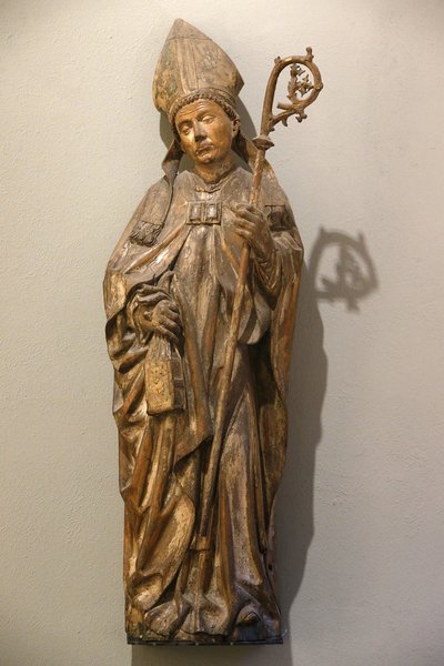 The Victoria and Albert Museum. Bishop saint. Germany. About 1470-80. Limewood with traces of paint. United kingdom 作者 Unbekannt