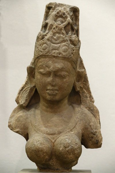 The Victoria and Albert Museum. Yogini. 800-900. Pratihara period. Sandstone. Central India (Madhya Pradesh). United kingdom 作者 不明