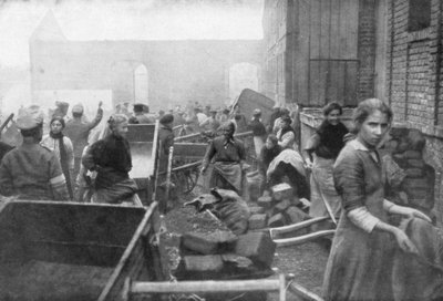 1918年，科德里居民来到法国英军寻找食物 作者 不明