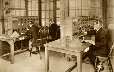 1928年，伦敦南部，克罗伊登机场的无线传输室，1928年，1935年。 作者 不明