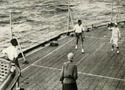 1927年，1937年，在HMS著名甲板上的甲板上对决中，他们下。 作者 不明