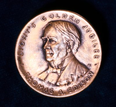 托马斯·阿尔瓦·爱迪生（Thomas Alva Edison），美国物理学家和发明家，1929年 作者 不明