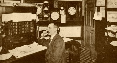 伦敦地铁的交通管制员办公室，1930年。 作者 不明