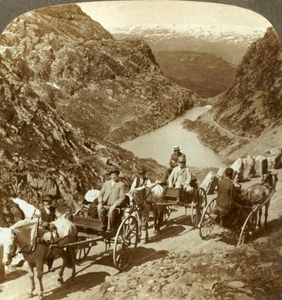 山路的旅客通过Seljestad，挪威，c1905的野生山沟。 作者 不明