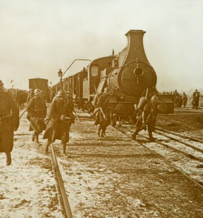 部队从蒸汽火车下车，c1914-c1918 作者 不明