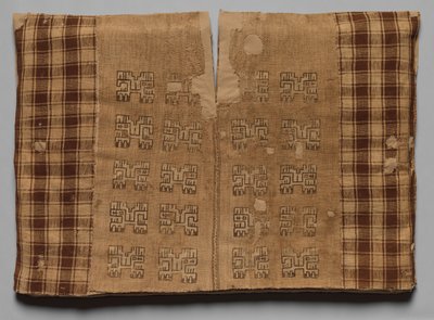 公元前700年至公元650年，带有轮廓动物和棋盘的外套。 作者 不明
