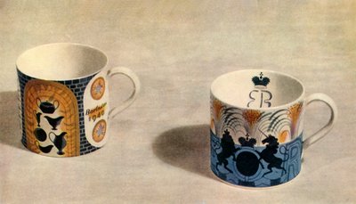 埃里克-拉维利乌斯设计的两个韦奇伍德杯"，1944年。 作者 不明
