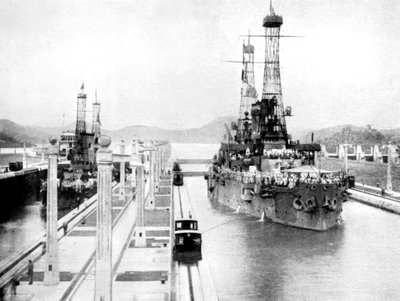 美国战争士兵穿过船闸，巴拿马运河，巴拿马，1926年 作者 不明