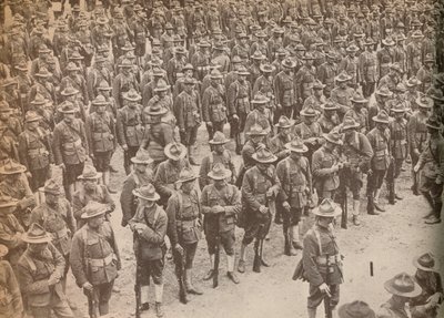 1917年8月15日，美国军队穿越伦敦游行之前， 作者 不明