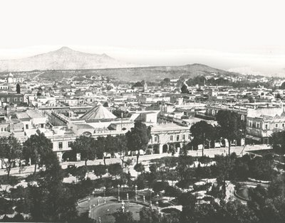 从大教堂的看法，普埃布拉，墨西哥，1895年。 作者 不明