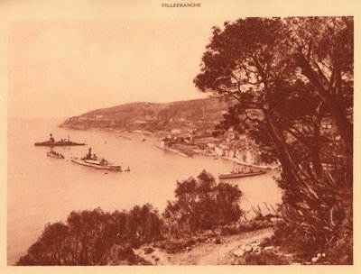 1930年在维尔弗朗什（Villefranche）欣赏小镇和路标。 作者 不明