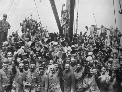 法国万岁（Vive la France）：法国军队登上前往达达尼尔海峡（Dardanelles）的交通工具，1915年 作者 不明