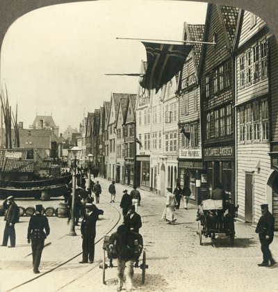 几个世纪以来，挪威老镇卑尔根的码头沿岸都有仓库，建于1905年。 作者 不明