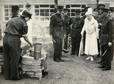 看着ATS女孩上班... 1941年，1941年，阿尔德肖特的军队烹饪学校。 作者 不明