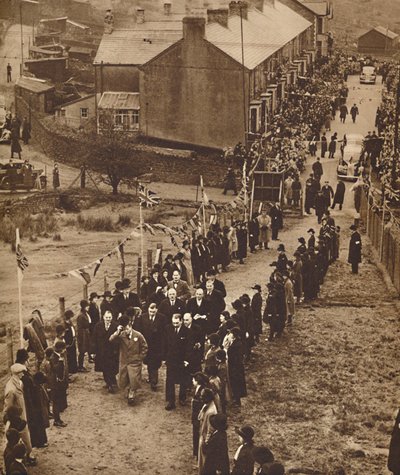 1937年11月，欢迎来到蒙茅斯郡-爱德华国王（Abertillery）， 作者 不明