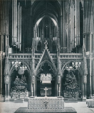 伦敦威斯敏斯特大教堂（Westminster Abbey），展示本诺·埃尔肯（Benno Elkans）的旧约和新约烛台，c1942 作者 不明