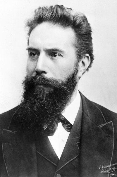 Wilhelm Conrad Roentgen，德国物理学家，约1900年 作者 不明