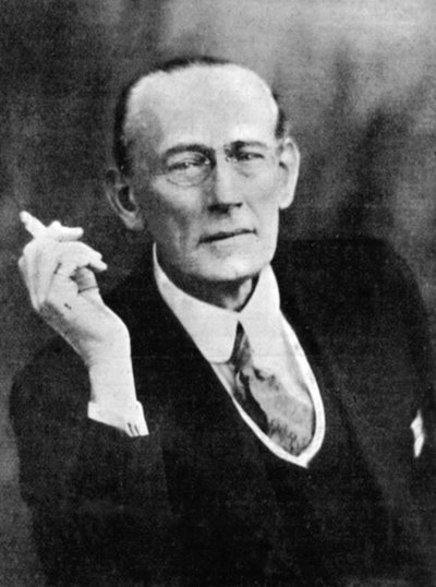 威廉·约翰·洛克（William John Locke）1863-1930，英国小说家和短篇小说作家，二十世纪初 作者 不明