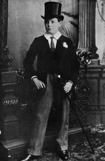 温斯顿·丘吉尔（Winston Churchill）1889年作为耙小学生，1945年 作者 不明