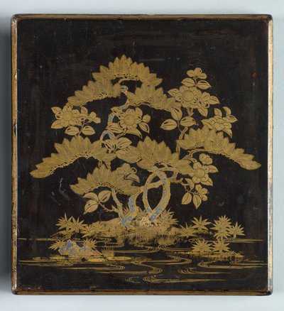 带有松木，茶花和竹制盖设计的信箱Suzuribako，1400年代。 作者 不明