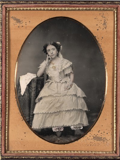 灯笼裤的年轻女子，c。 1855年。 作者 不明