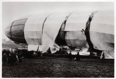 齐柏林飞艇LZ2毁灭之后，1906年1933年 作者 不明
