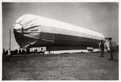 齐柏林飞艇LZ 5在德国格平根，1909年1933年 作者 不明