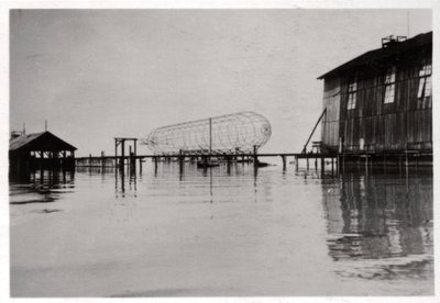 齐柏林飞艇LZ 6正在建造中，德国，1909年，1933年 作者 不明