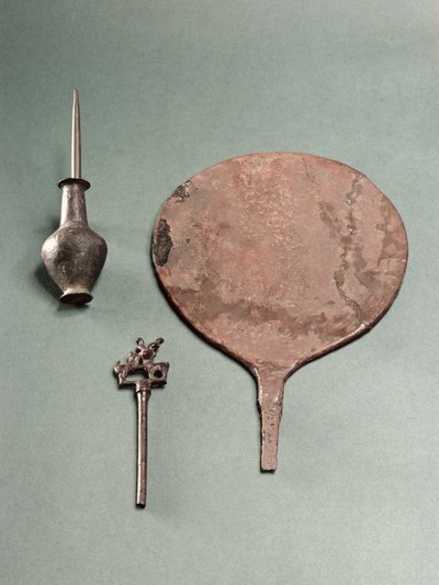 铜发夹，collyrium杆与锅和镜子，Mohenjodaro，公元前2300-1750 作者 未知未知