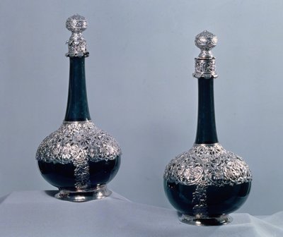 对葡萄酒瓶安装在银，1689年 作者 未知未知