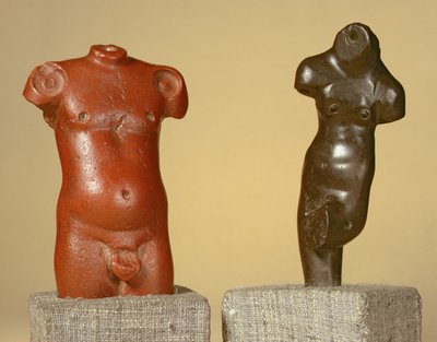 红砂岩男性躯干和灰色砂岩舞蹈家，Harappa，2300-1750 BC 作者 未知未知