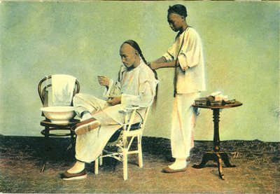 中国理发师扎辫子 作者 未知艺术家