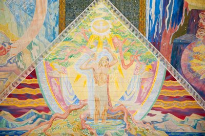 基督教; 现代的; 艺术; 卢斯·莫尔 (Lous Mohr) 的彩色天花板画“”“三位一体”“””； 1938 年； 耶稣基督在奥斯陆大教堂内的绘画； 奥斯陆教堂； 奥斯陆； 挪威; 斯堪的纳维亚； 北欧; 欧洲 作者 不明