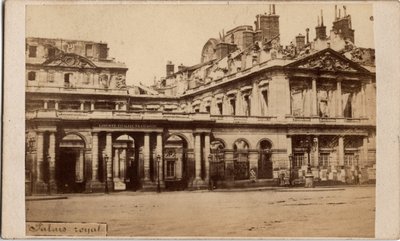 巴黎公社（1871 年）：1871 年 5 月火灾后的皇宫景观。匿名摄影。 在纸板上打印 昏暗。 10x6,9 厘米 作者 不明