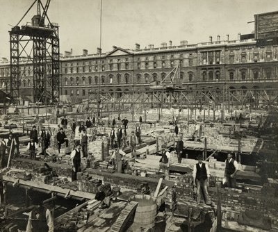 英国伦敦威斯敏斯特大乔治街新政府办公楼建设工程，1902 年 9 月 24 日（黑白照片） 作者 未知艺术家