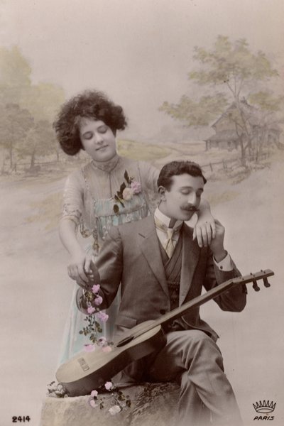 夫妇与鲜花和西班牙吉他，法国，c.1910（明信片） 作者 未知艺术家