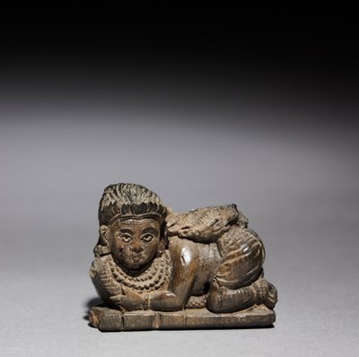蹲下的小雕像，公元前900-800年 作者 不明