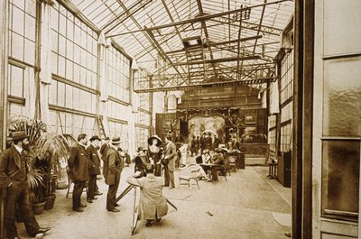 在蒙特勒伊工作室（巴黎附近，梅里埃的工作室）拍摄，约 1900 年 作者 未知艺术家