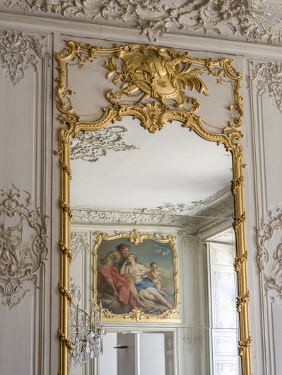 冰和镜子的游戏，Aurore 和 Cephale 的反射，Francois Boucher 的绘画（1703-1770）。 太子的房间。 巴黎苏比斯酒店 作者 不明