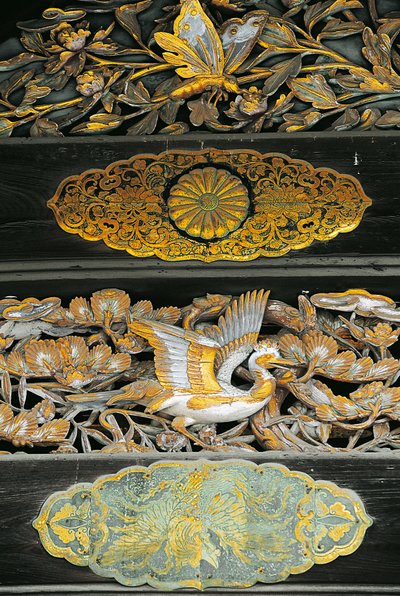 京都二条城堡二之丸宫的细节，镀金鸟和蝴蝶 作者 未知艺术家