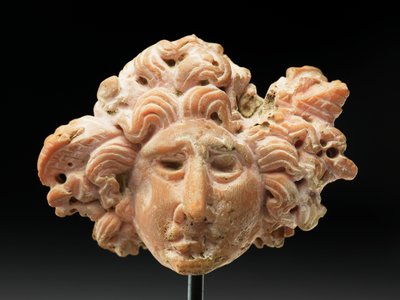 公元前2至1世纪，来自Bactria或Gandhara的美杜莎（Medusa）头（粉红色珊瑚） 作者 不明