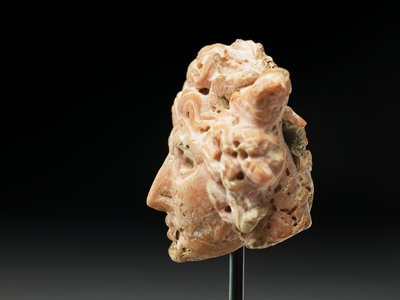 公元前2至1世纪，来自Bactria或Gandhara的美杜莎（Medusa）头（粉红色珊瑚） 作者 不明