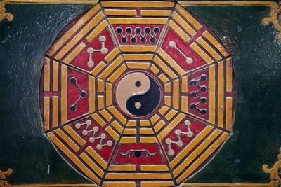 Khanh Van Nam Vien道教宝塔。阴阳符号。胡志明市。越南 作者 不明