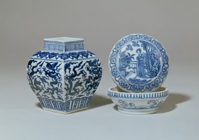 正清时期，明青花方形方头广口瓶和圆形盒（1522-66年） 作者 不明